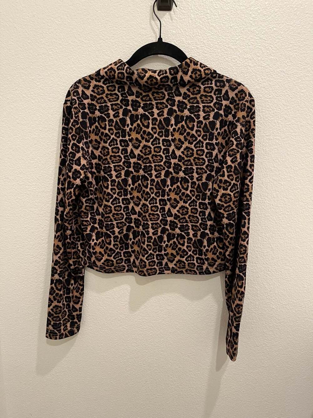 Wild Fable Leopard Print Long Sleeve Cropped Button-Down Shirt - Picture 4 of 5